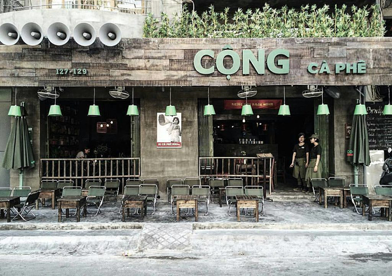 hỉnh ảnh bảng hiệu gổ chữ nổi cổ điển