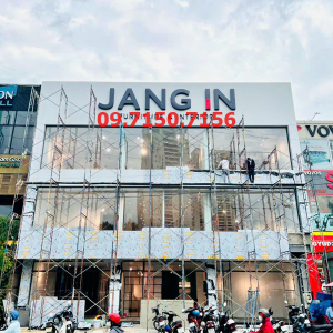 Bảng hiệu chữ nổi Mica uốn fomex cho Jang In